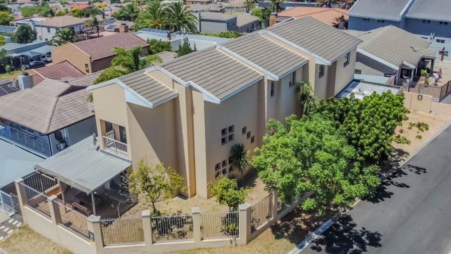 6 Bedroom Property for Sale in Vredekloof Heights Western Cape